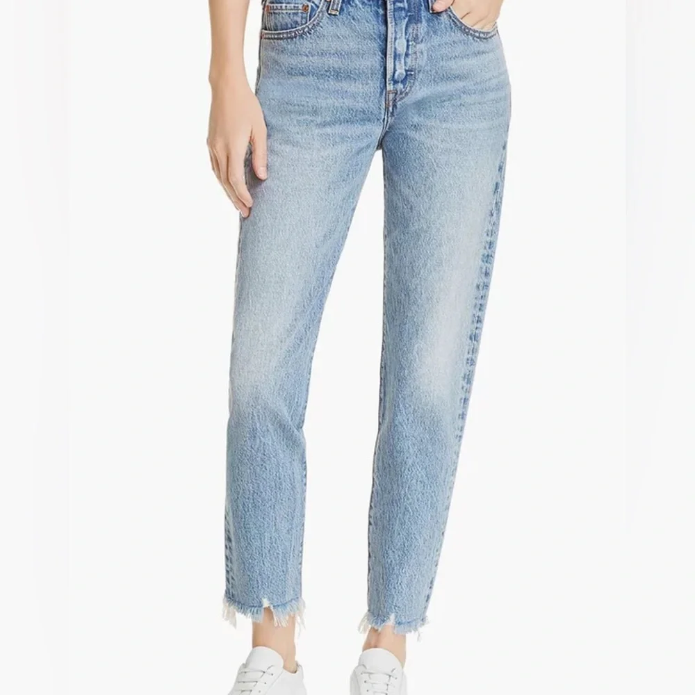 Coveted Levi's Wedgie Icon High-Rise Jeans. Size 28. - Picture 9 of 14
